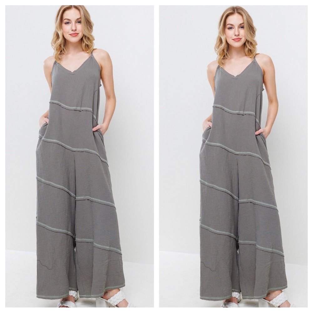 71 Fabulous Spaghetti Straps Contrast Stitch Jumpsuit - Picture 2 of 3